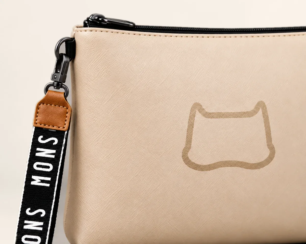 MONS Men’s Bag strap and zip detail